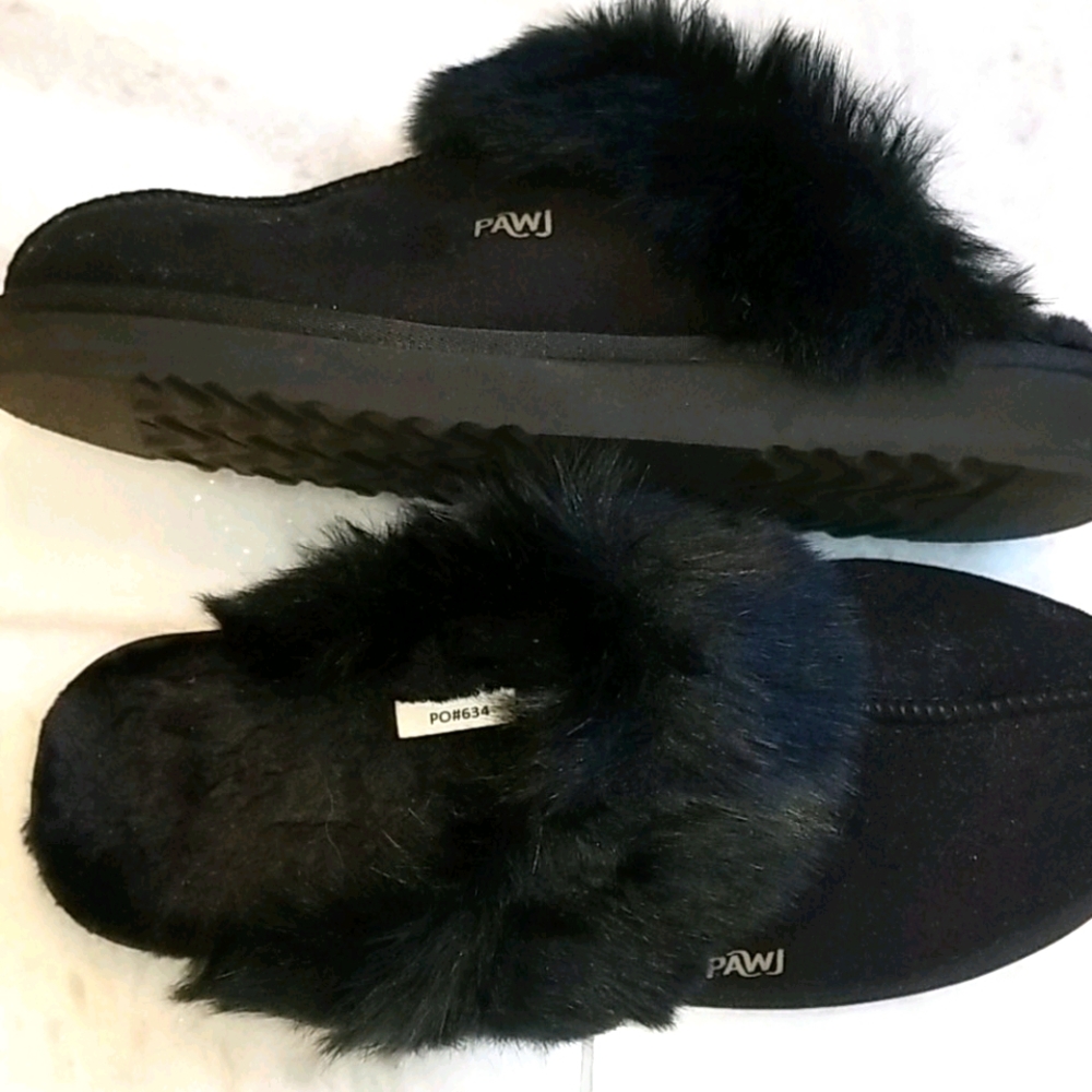 PAWJ California Black Faux Fur Scuffs Size 9